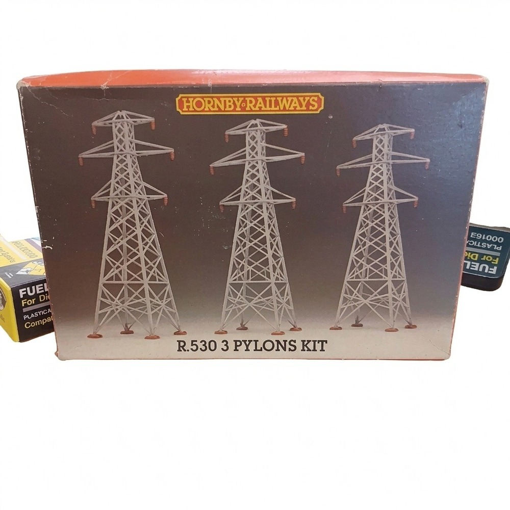 R.530 Pylons Kit OO Gauge